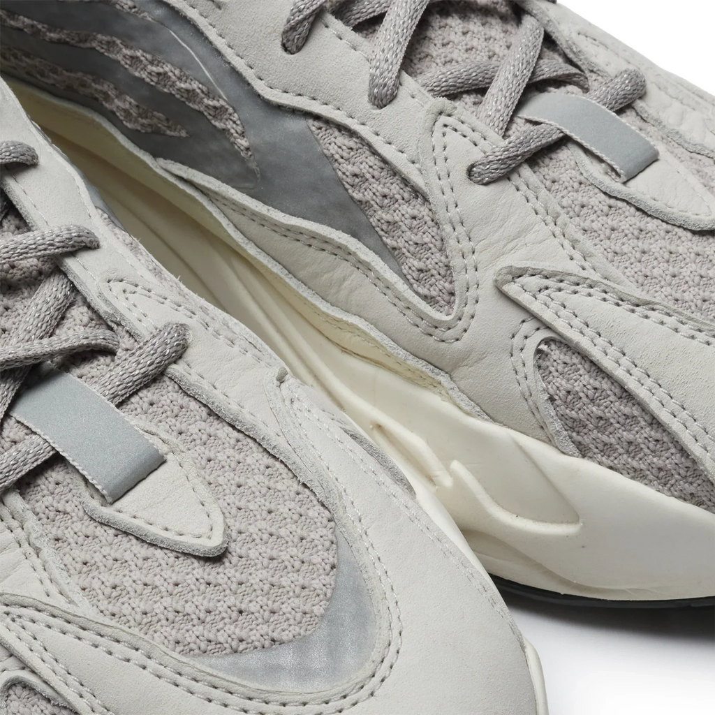 Preloved - Adidas Yeezy Boost 700 V2 Static Sneakers